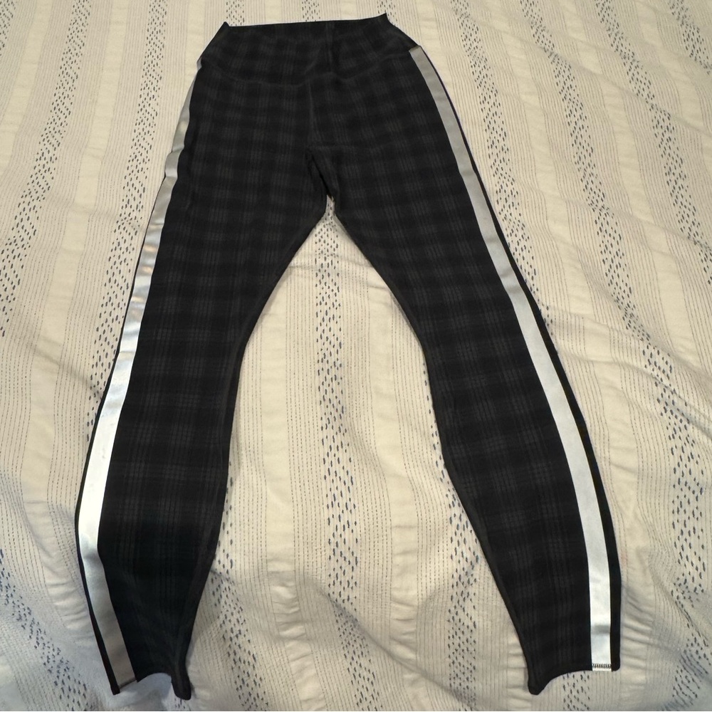 Alo vapor leggings in plaid and reflective stripe size m